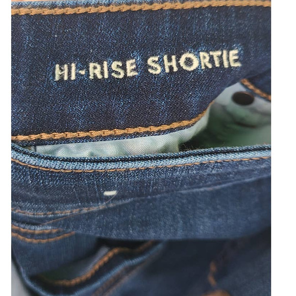 AE American Eagle Hi-Rise Shortie Shorts Size 6 Dark Wash - Picture 4 of 6